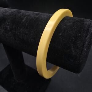 Light Yellow Cream Bakelite Bangle Bracelet Vintage Plastic Jewelry